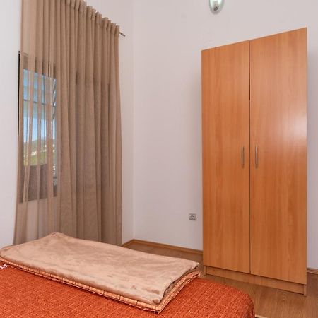 Apartman Sara Bar Bagian luar foto