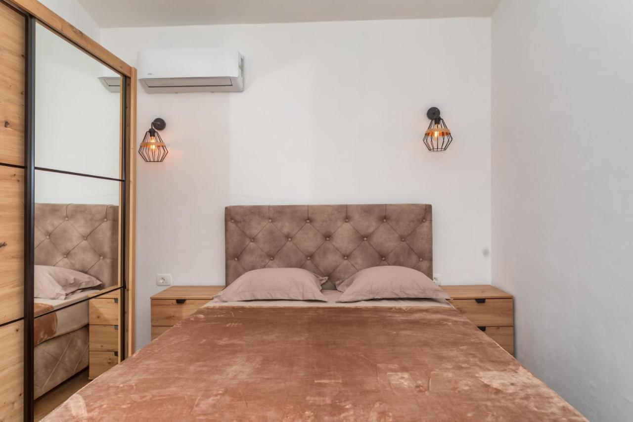 Apartman Sara Bar Bagian luar foto