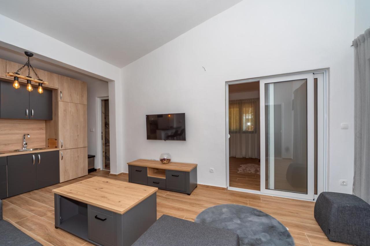 Apartman Sara Bar Bagian luar foto