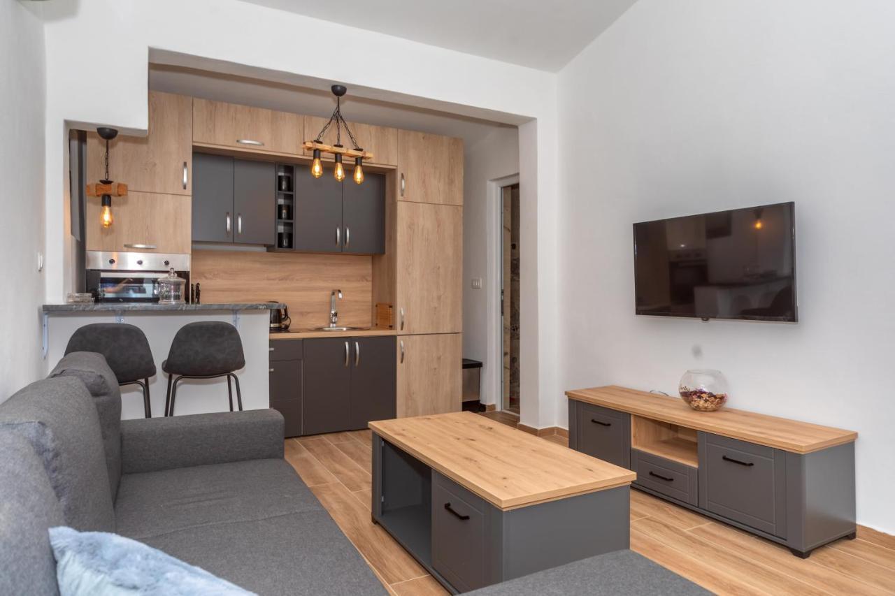 Apartman Sara Bar Bagian luar foto