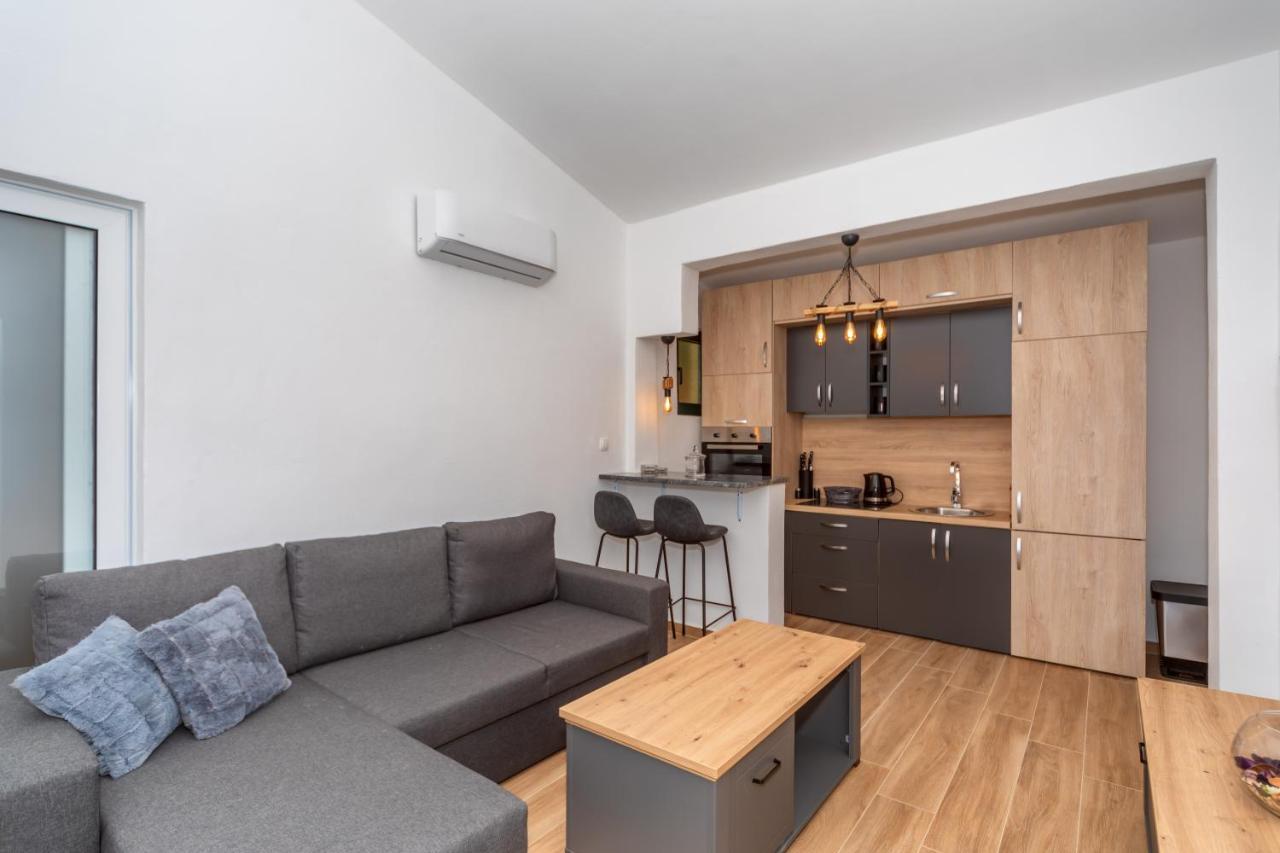 Apartman Sara Bar Bagian luar foto