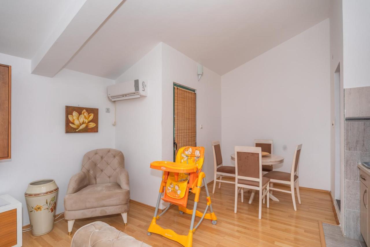 Apartman Sara Bar Bagian luar foto