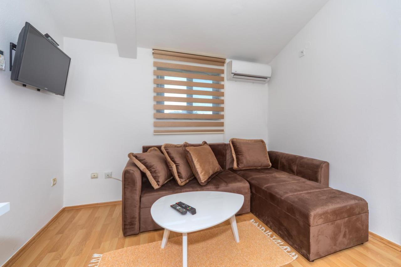 Apartman Sara Bar Bagian luar foto