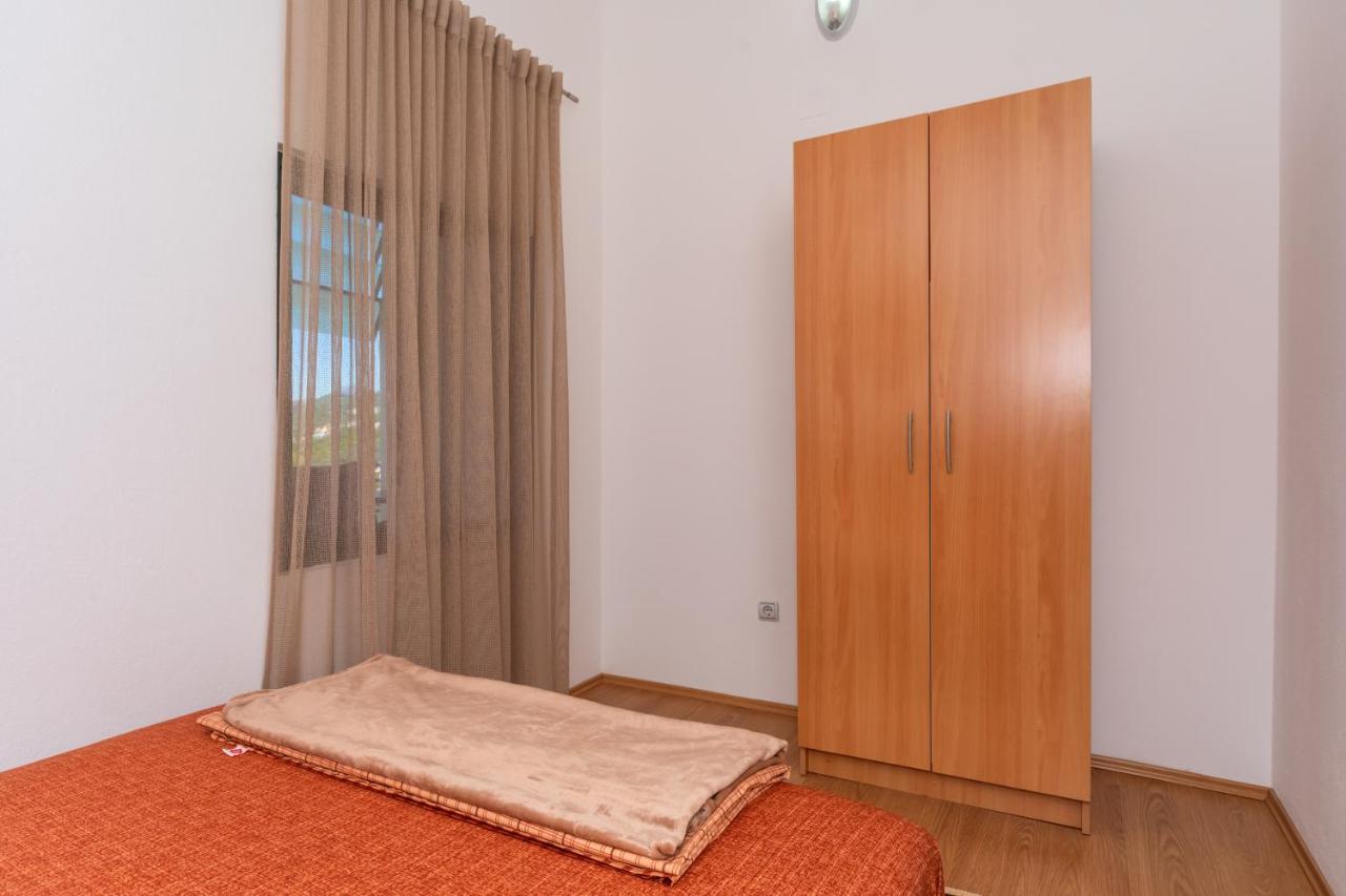 Apartman Sara Bar Bagian luar foto