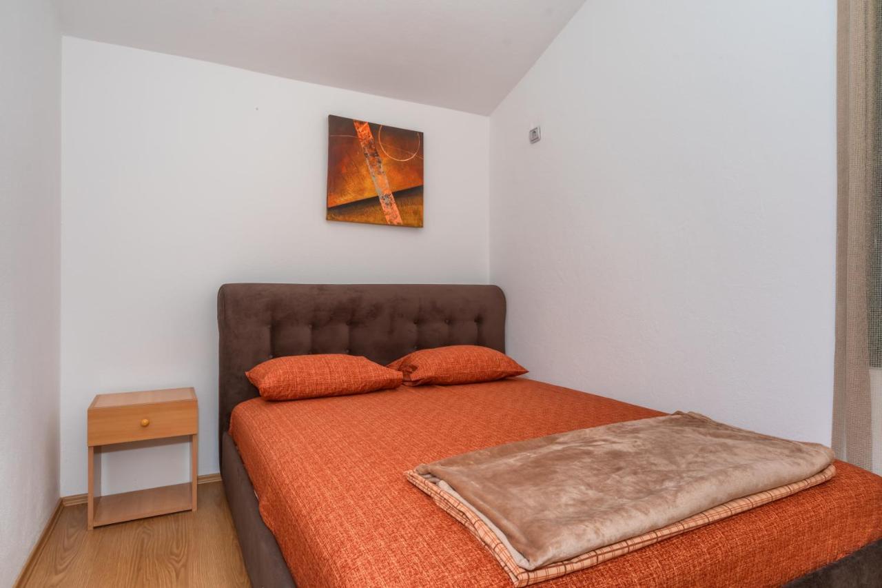 Apartman Sara Bar Bagian luar foto