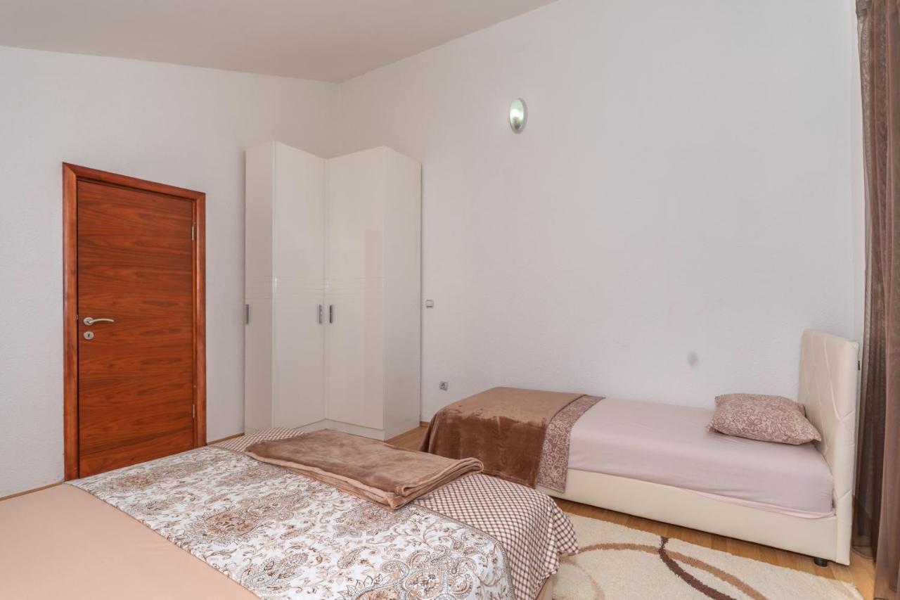 Apartman Sara Bar Bagian luar foto