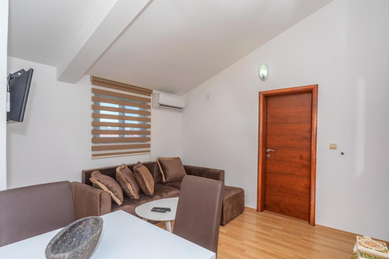 Apartman Sara Bar Bagian luar foto