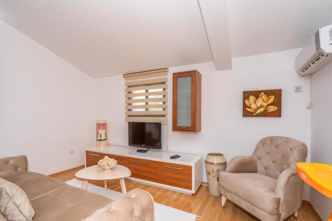 Apartman Sara Bar Bagian luar foto