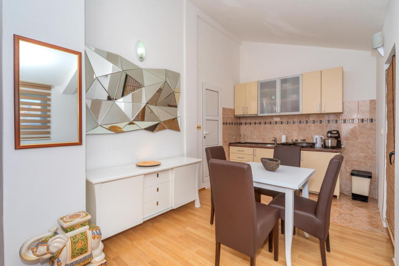 Apartman Sara Bar Bagian luar foto