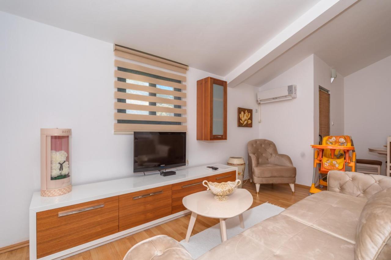 Apartman Sara Bar Bagian luar foto